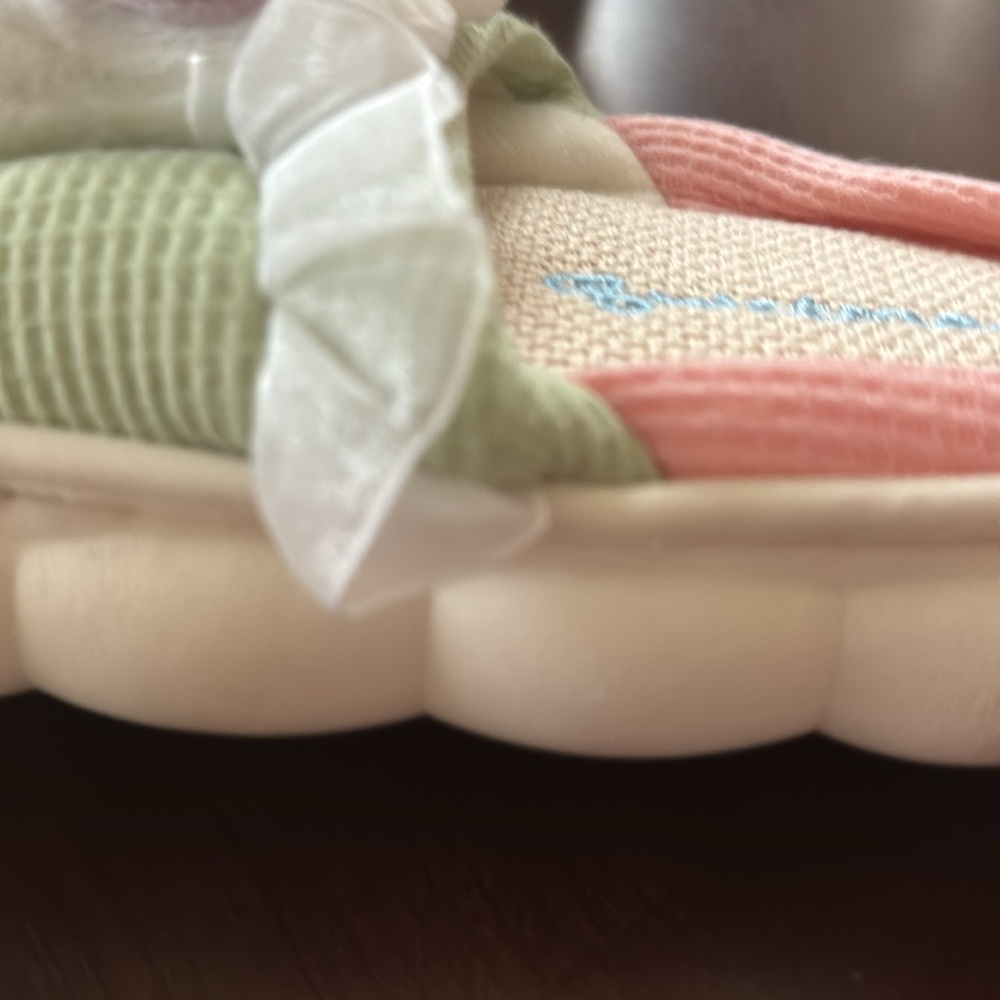 New in Bag Soft Green Plush Bunny slippers size 36-37. Super comfortable & Cute - Picture 6 of 6